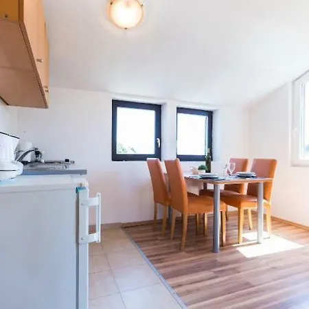 Slanac Apartment *